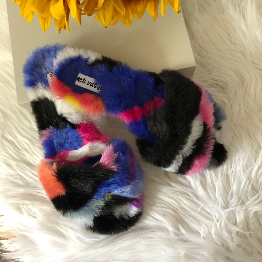 💕Restock💕 slippers /sandals/ house shoes - Picture 5 of 7